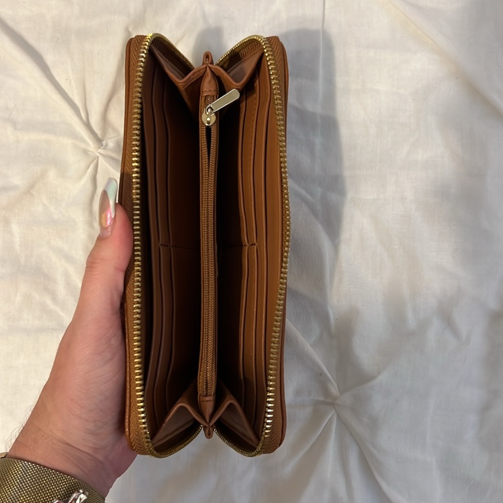 Tan Wallet - Picture 2 of 6